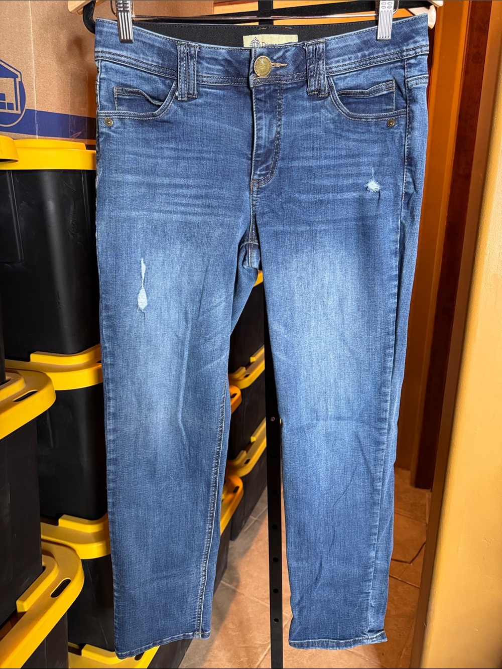 Democracy Straight-Leg Jeans Size 8 “Ab” Technology Ankle Skimmer Distressed - Picture 2 of 8